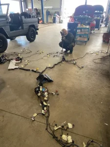 Hr. Müller mit Kabelbaum