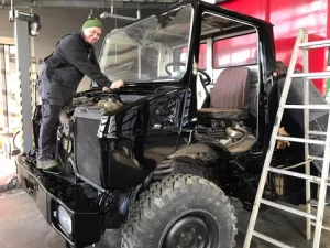 Hr. Müller am Unimog